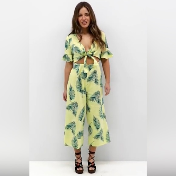 ASOS Petite Pants - ASOS DESIGN Petite tea jumpsuit w/cut out and tie detail linen Tropical Size 6